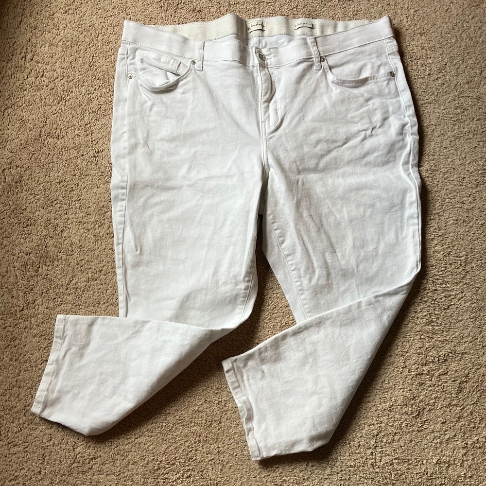 White Mid rise skinny crop jeans by Wonderly
